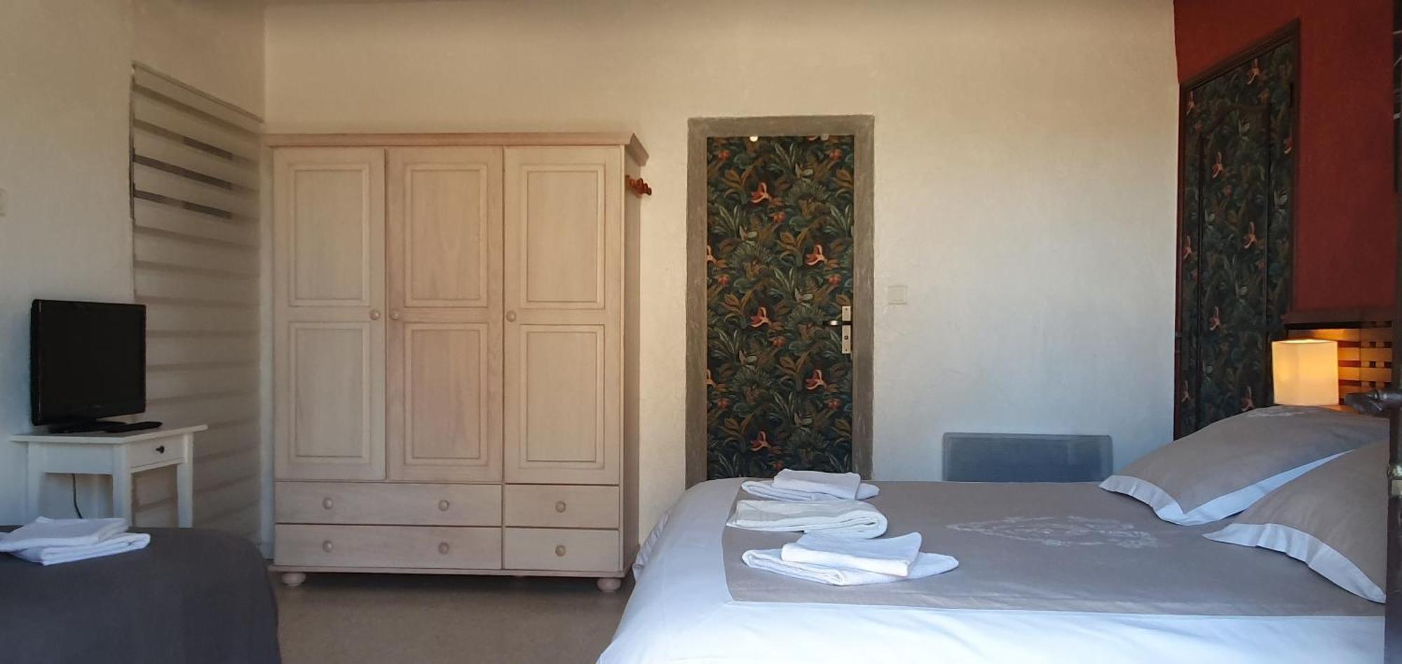 Le Jardin D'Ivana Chambres D'Hotes B&B Avec Piscine Chauffee Oppède Exterior foto