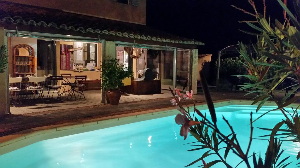 Le Jardin D'Ivana Chambres D'Hotes B&B Avec Piscine Chauffee Oppède Exterior foto