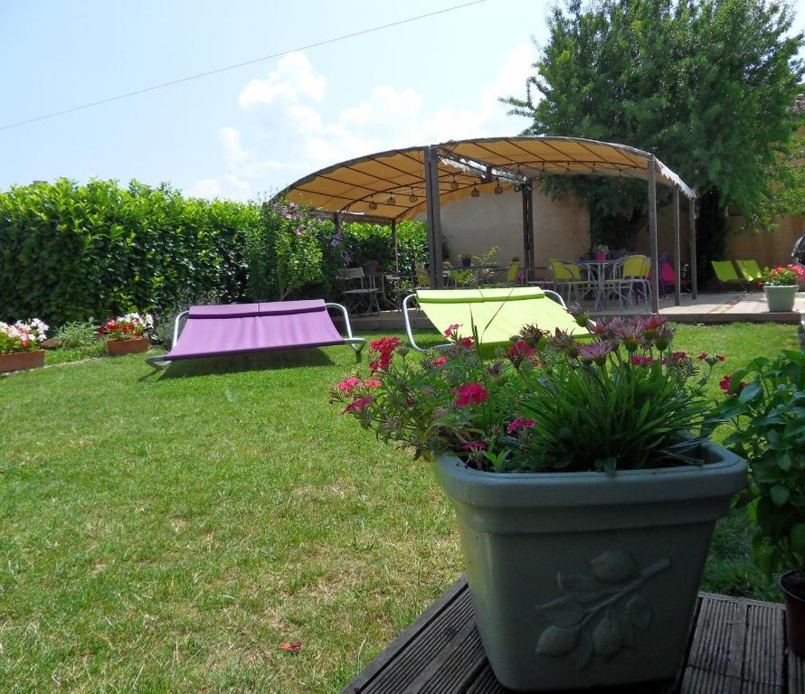 Le Jardin D'Ivana Chambres D'Hotes B&B Avec Piscine Chauffee Oppède Zimmer foto